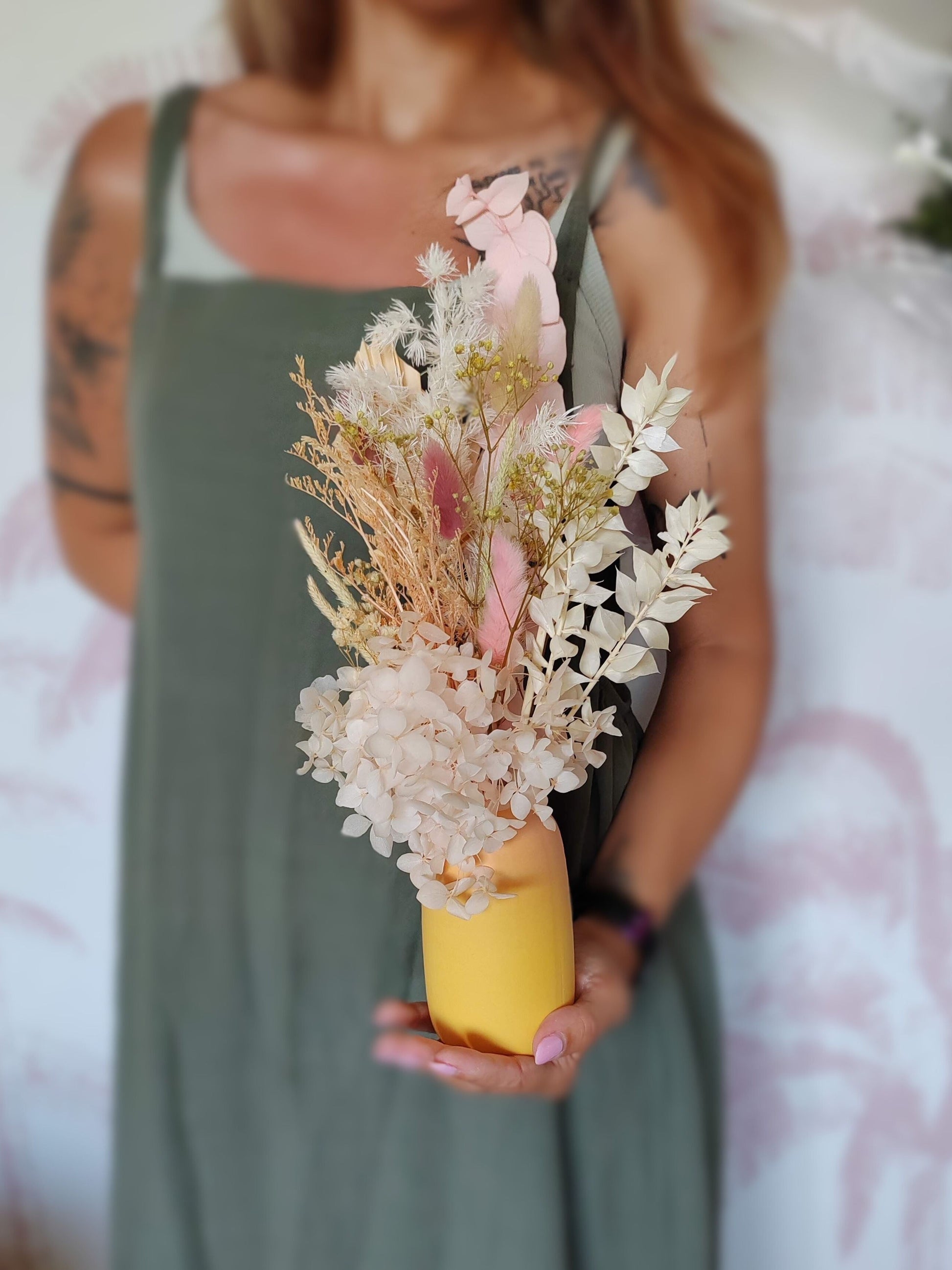 women with dry flower vase ombre