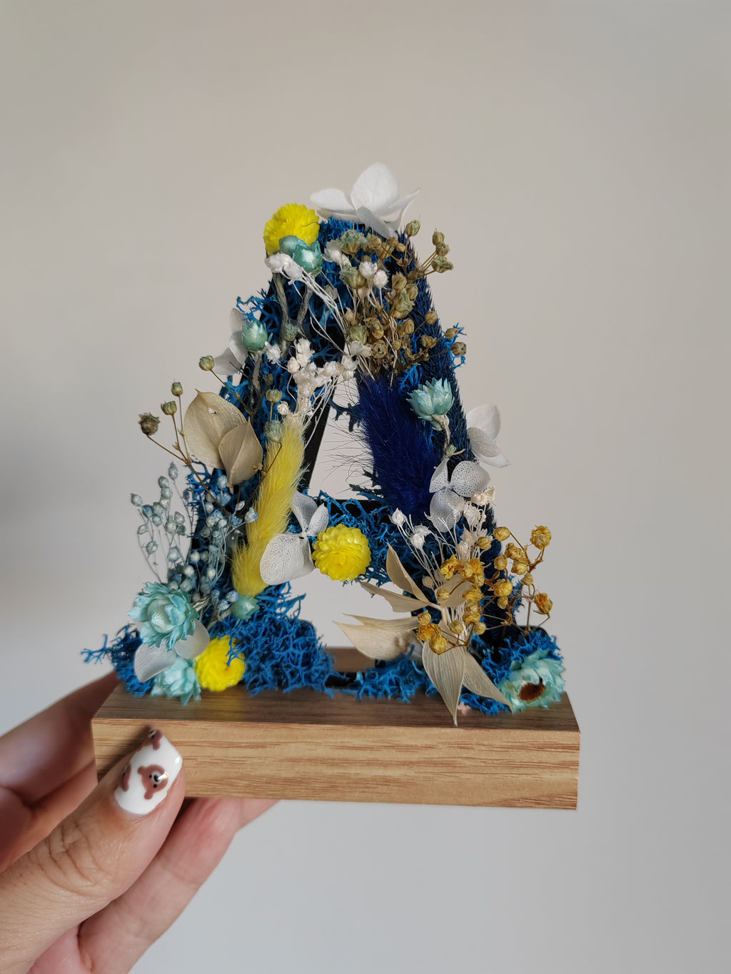 Mini letters with dried and preserved flowers