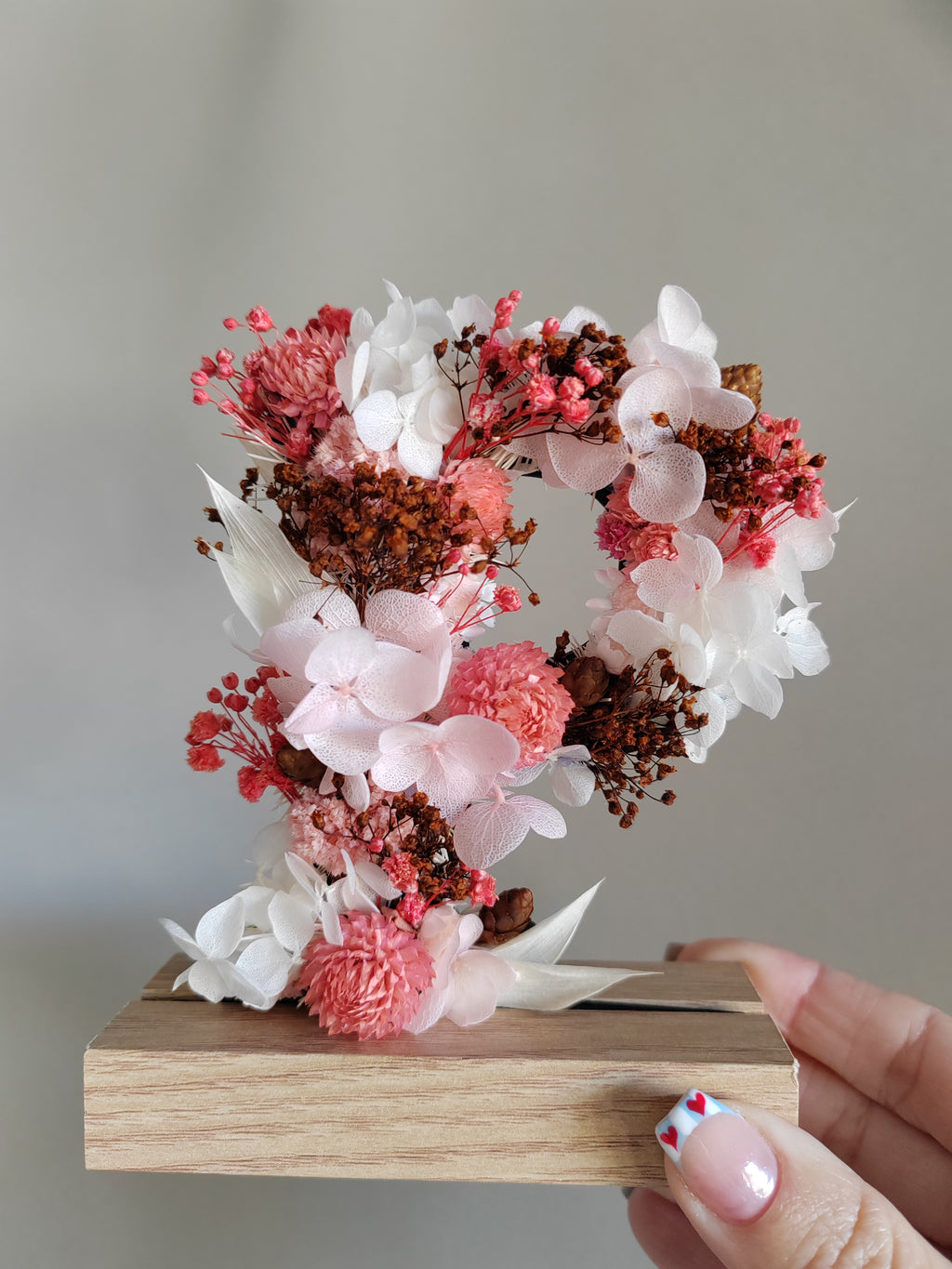 Mini letters with dried and preserved flowers