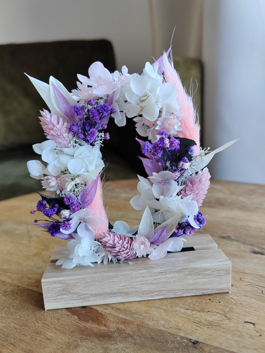 Mini letters with dried and preserved flowers