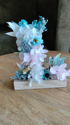 Mini letters with dried and preserved flowers