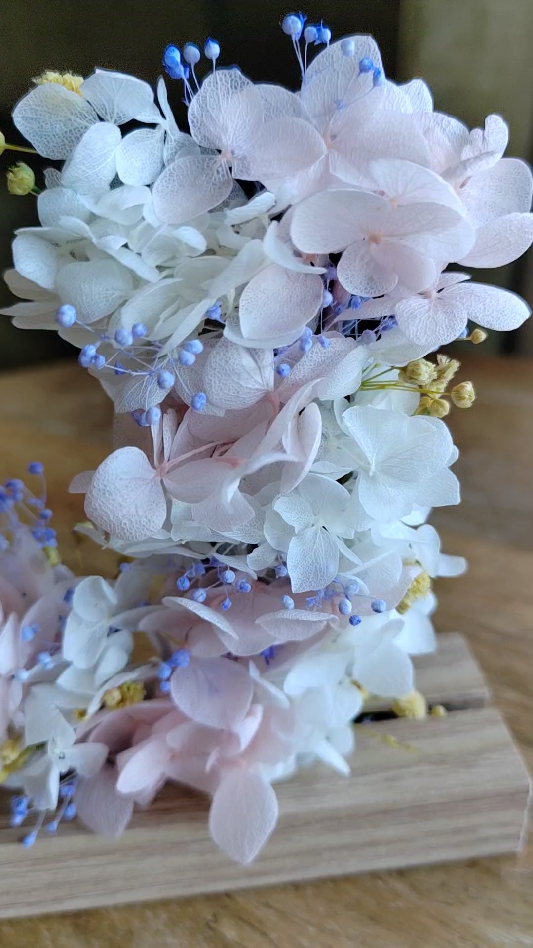 Mini letters with dried and preserved flowers