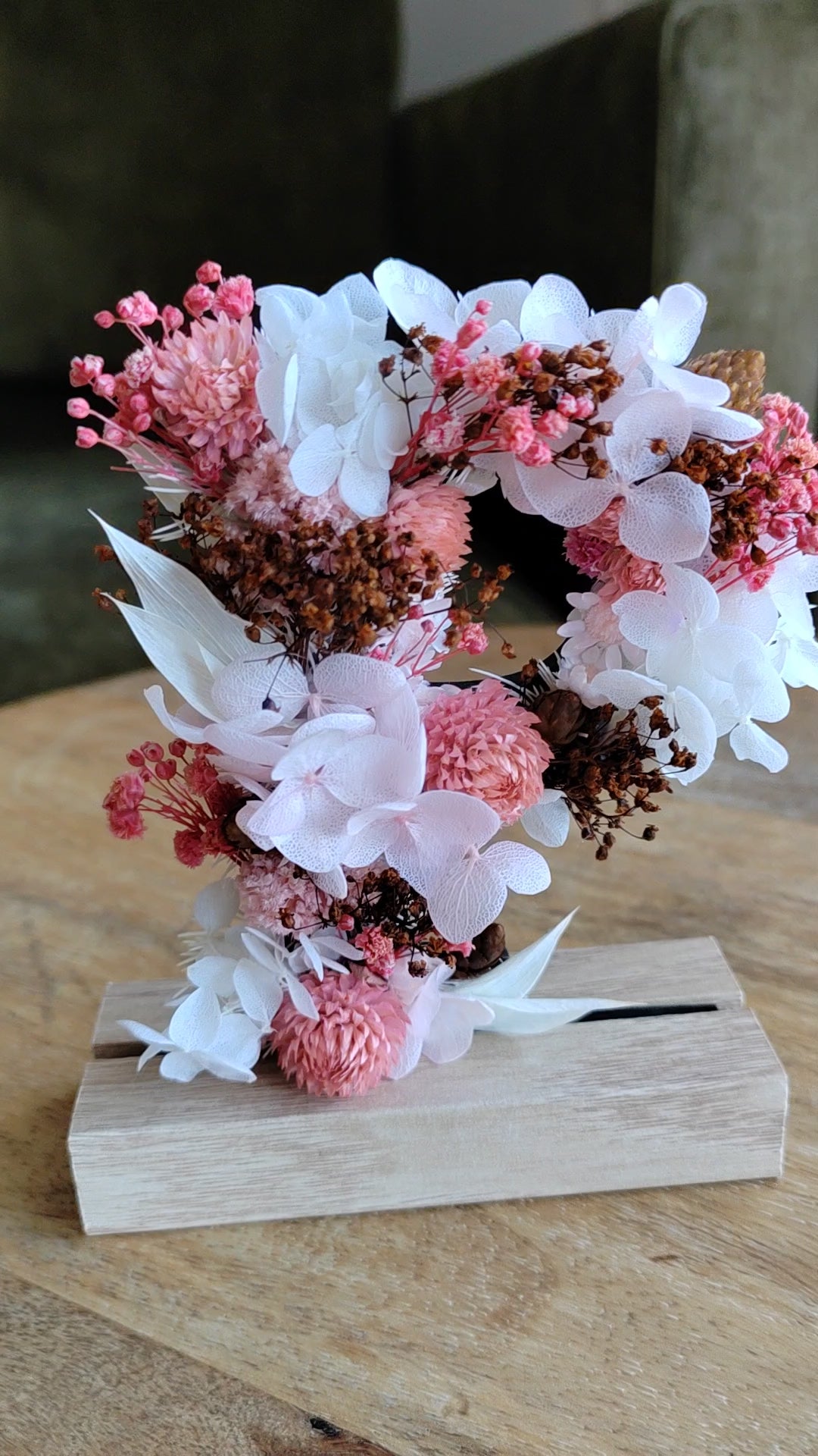 Mini letters with dried and preserved flowers
