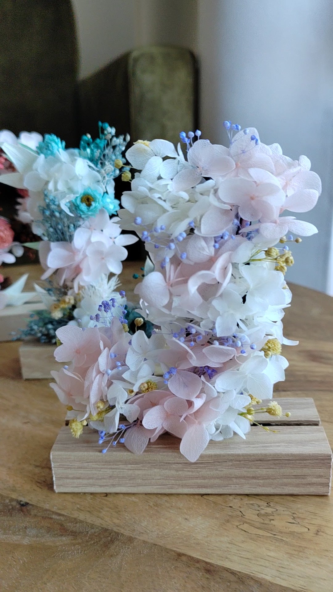 Mini letters with dried and preserved flowers