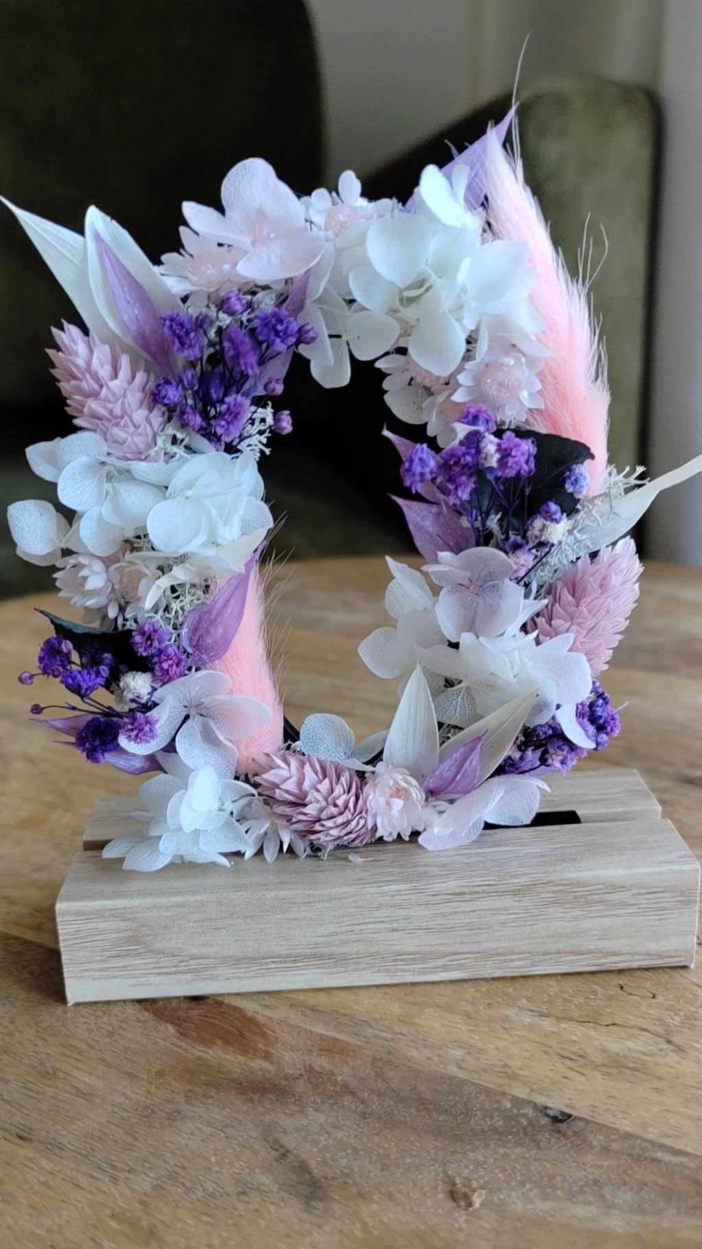 Mini letters with dried and preserved flowers